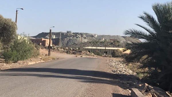 Bleida copper mine, Zagora. Resident mobilizations around mining parallel many of the concerns about solar energy installations. (Photo credit: Karen Rignall)